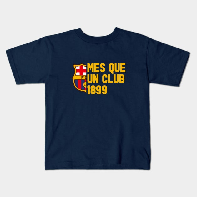 mes que un club Kids T-Shirt by THE_WOWNOW